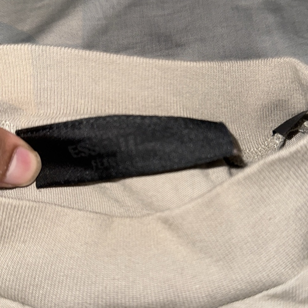 Essentials tee - Picture 2 of 3